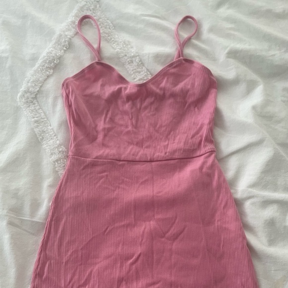 Aritzia (Sunday best dress) size xs but stretchy - Picture 3 of 3